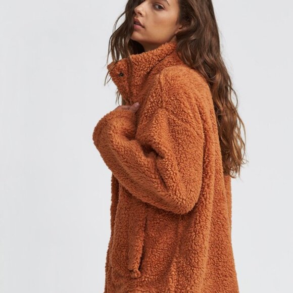 Billabong Cozy Days Sherpa Jacket - Size Large, Gently Used, Warm & Stylish - Picture 3 of 5